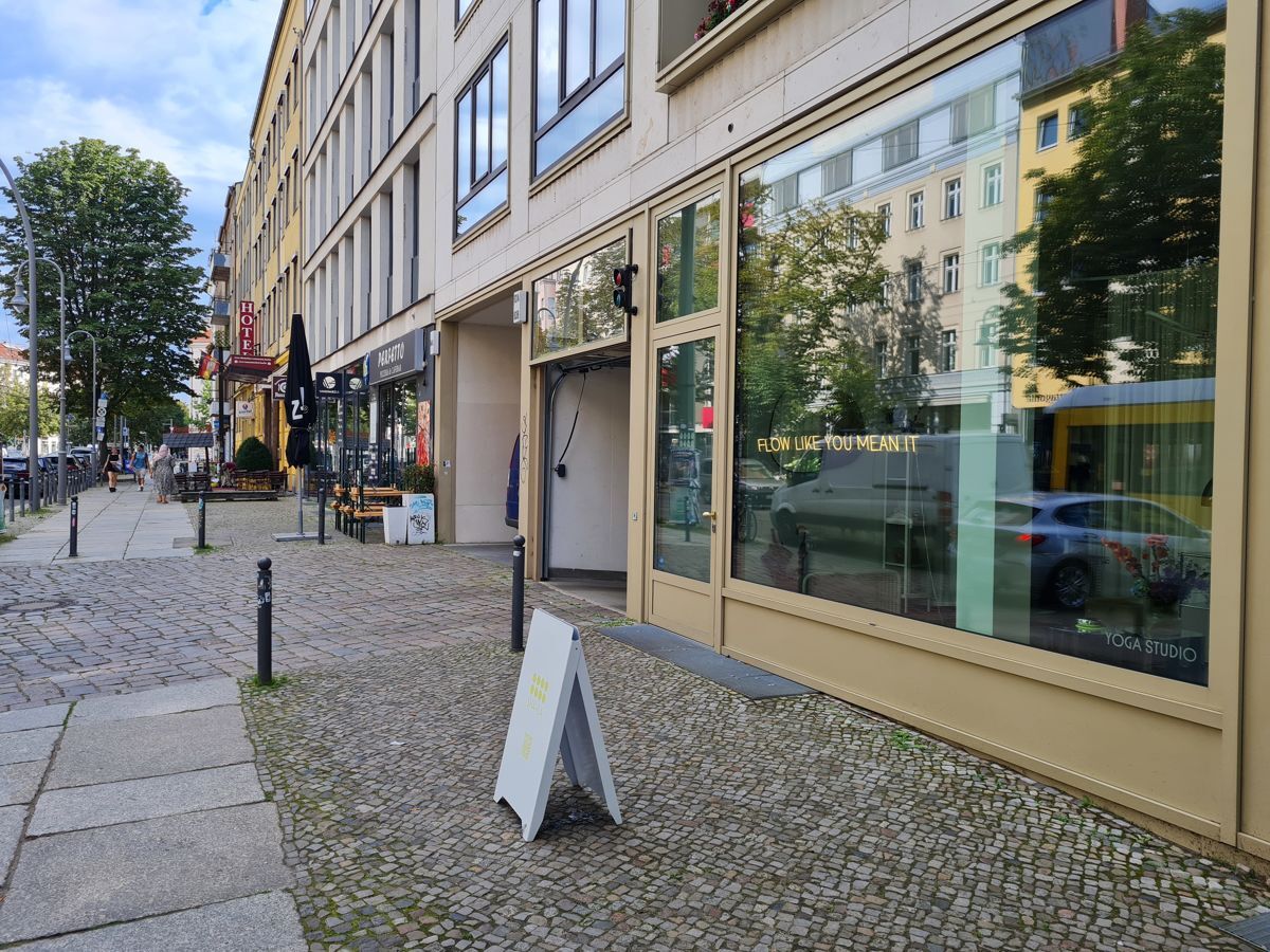 Fußgängerweg/ Geschäft