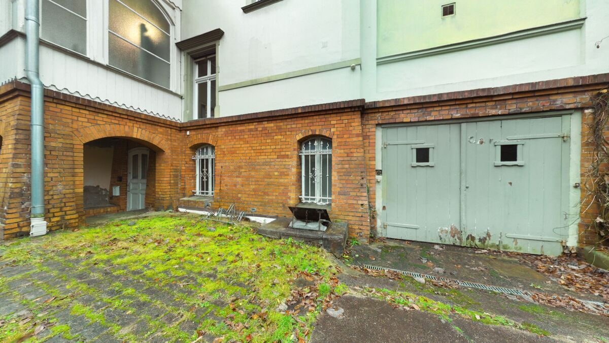 Garage_und_Vorplatz