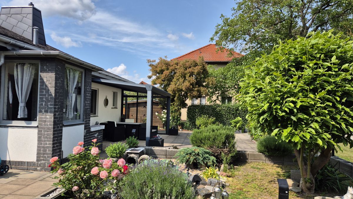 Eingang mit Terrasse 1