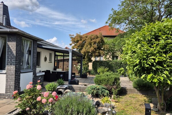 Eingang mit Terrasse 1