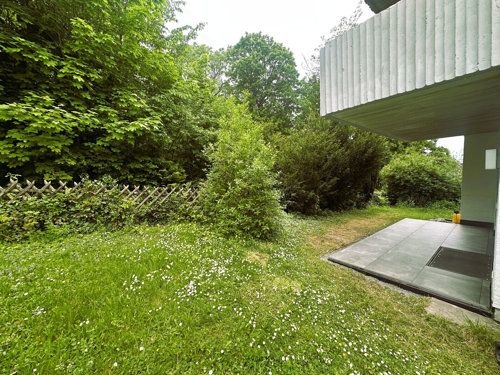 Terrasse mit Garten