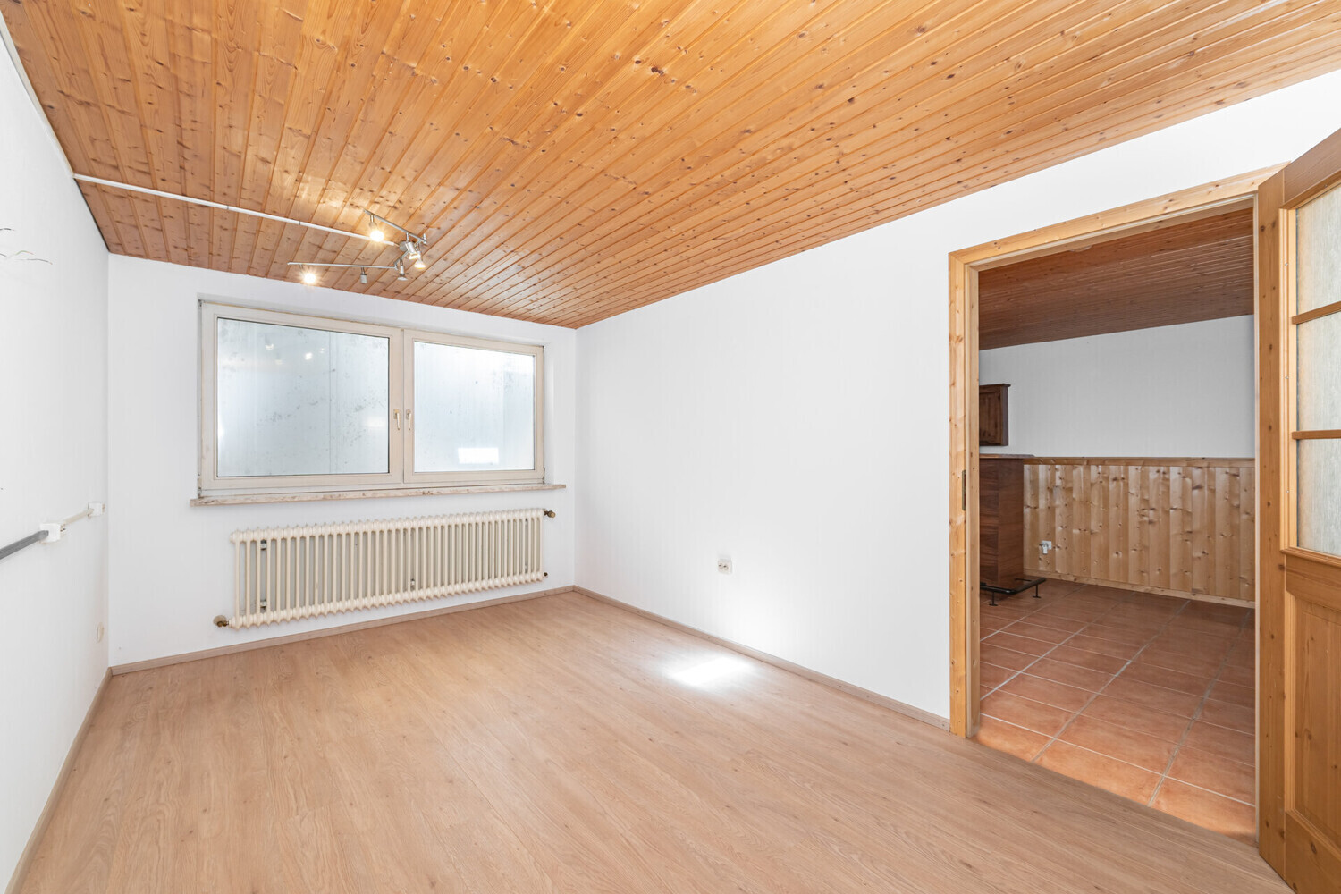 Gast/HomeOffice im Keller