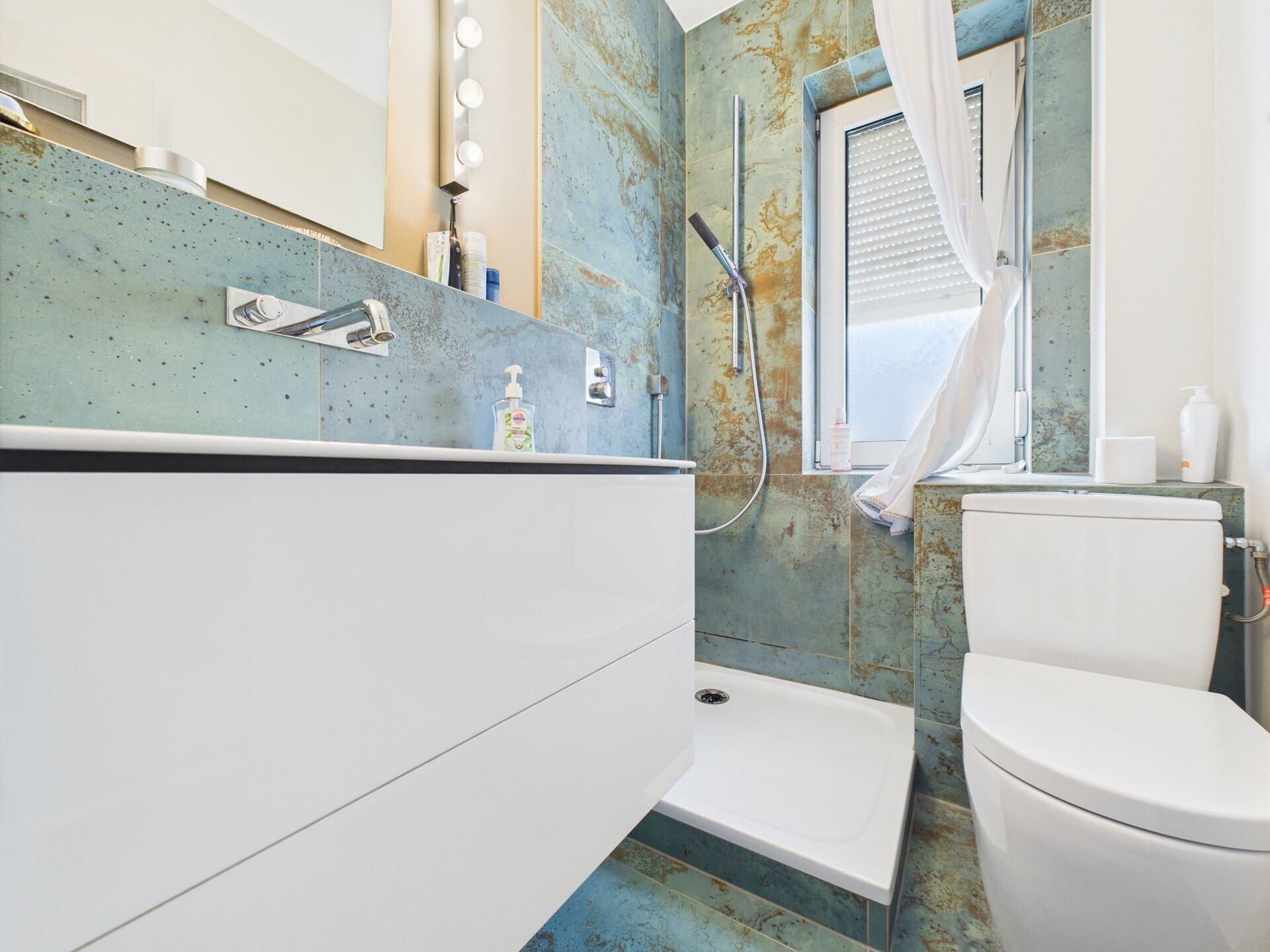 CAM05357G0-PR0015-STILL035