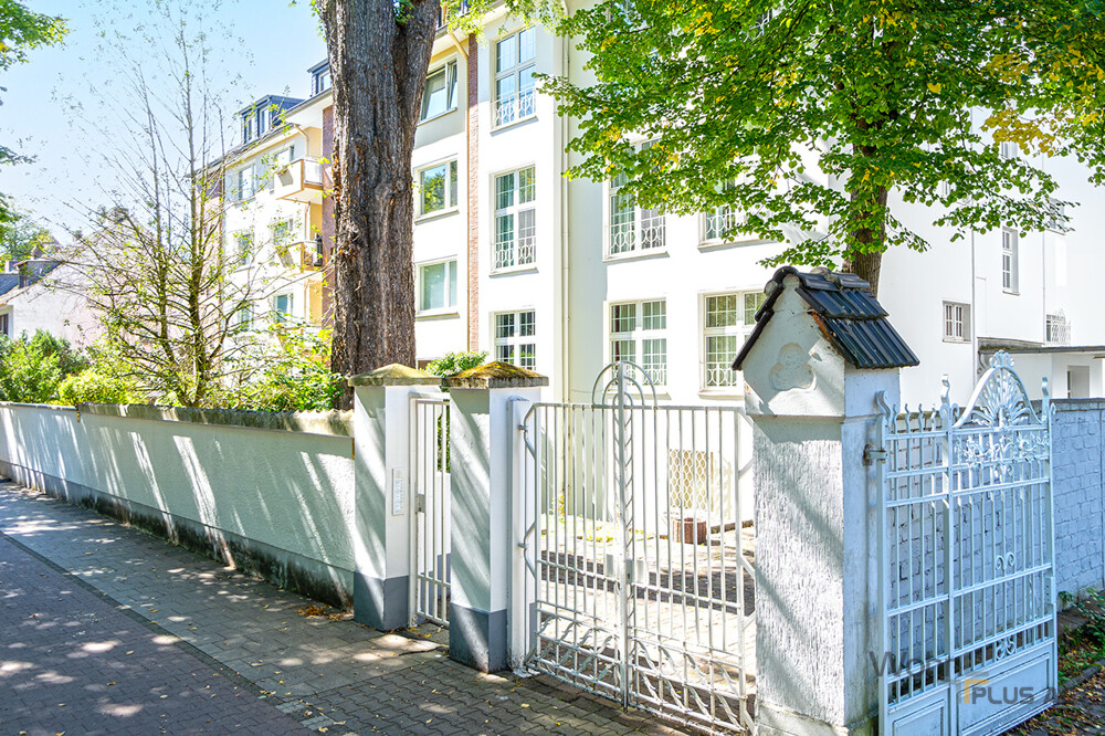 Hausvorderseite Straßenansicht 