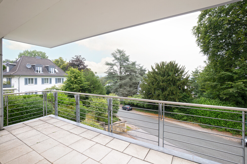 Balkon-groß