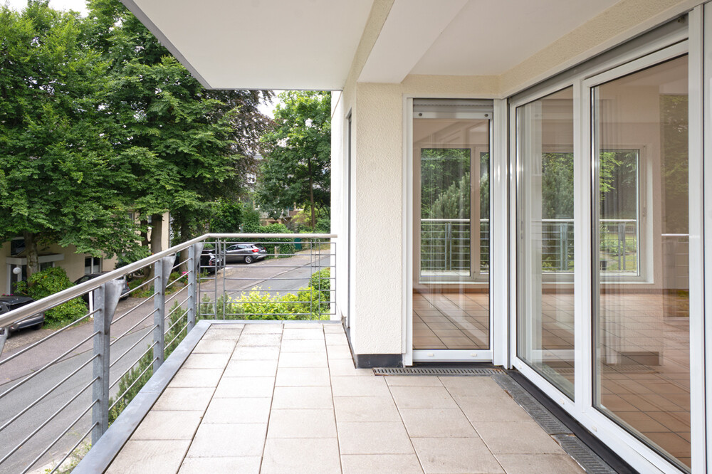Balkon-groß