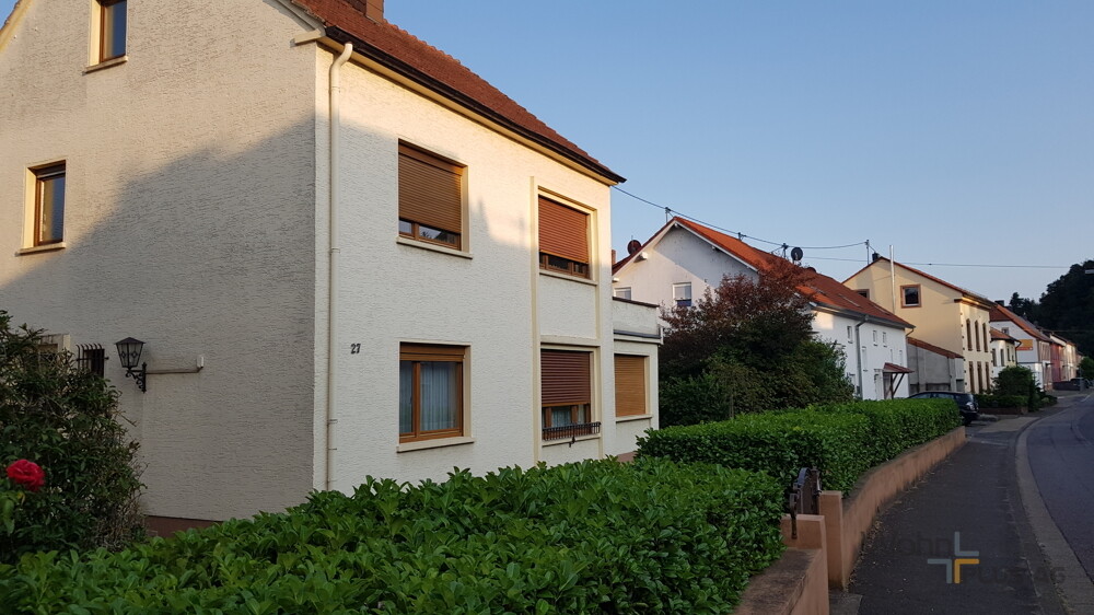 Haus_Straßenseite-Eingang