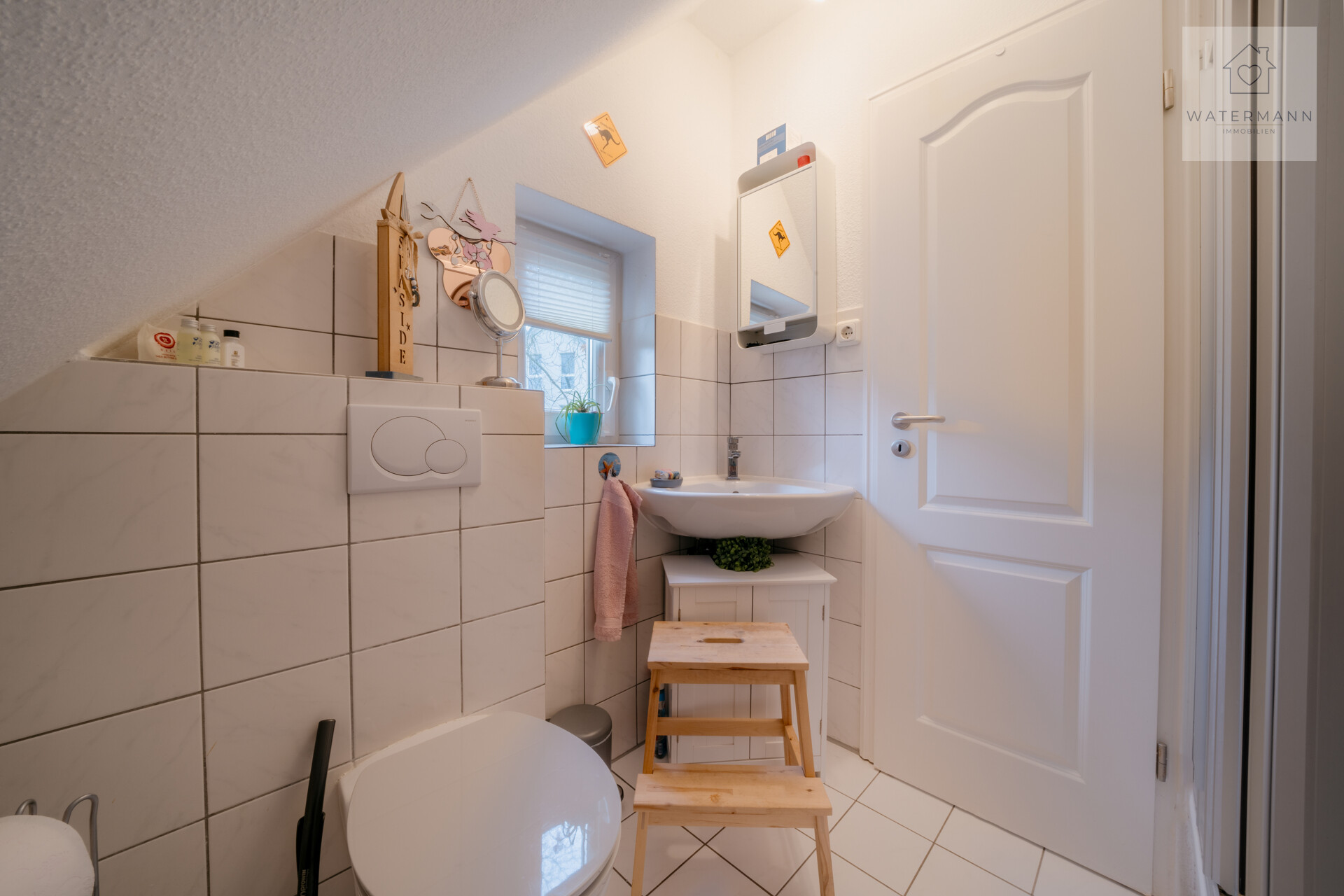 Badezimmer EinligerwohnungquerFensterseite