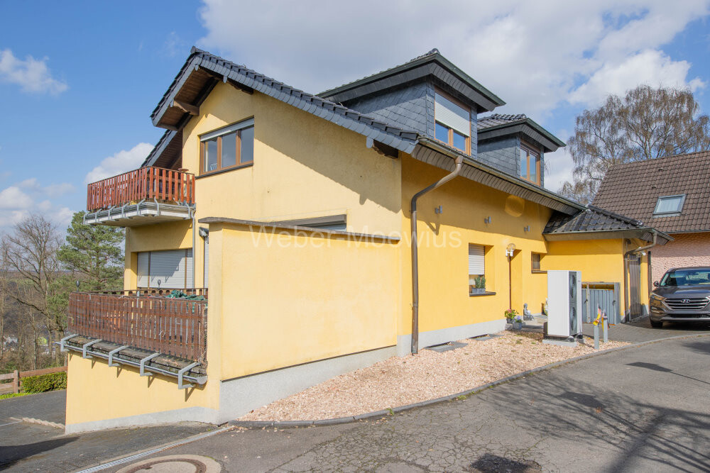 3025 seitliche Hausansicht