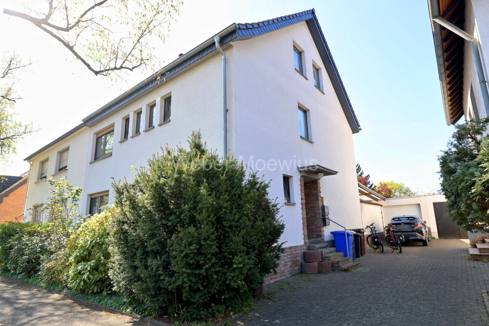 3397 Hauseingang, Hof + Garage