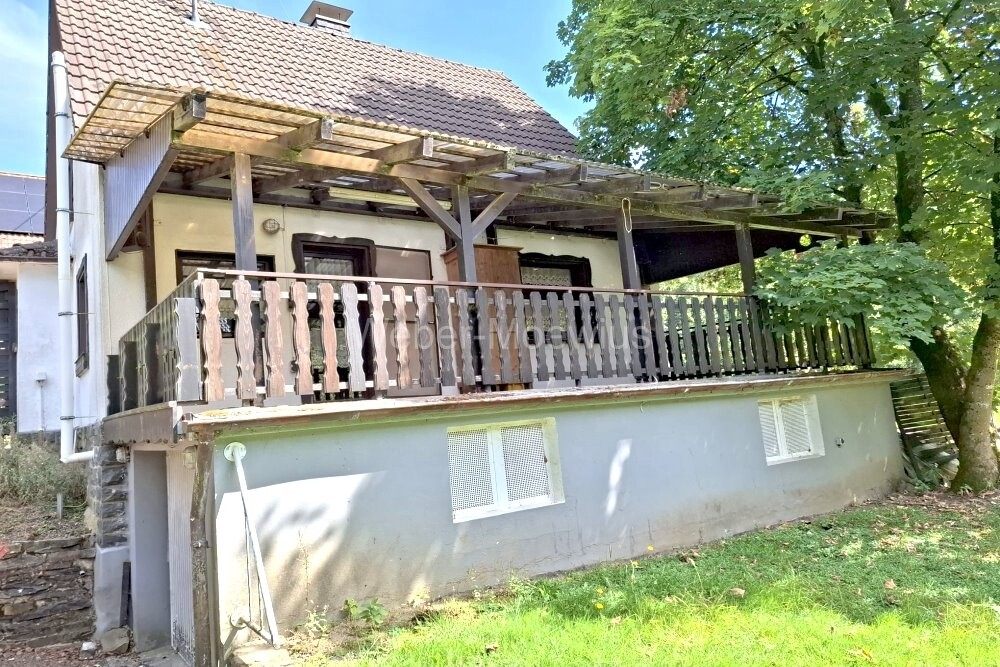 3432 Seitenansicht mit Garage