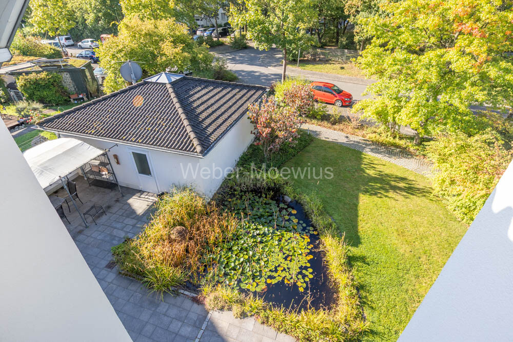 3437 Ausblick Vorgarten mit Garage