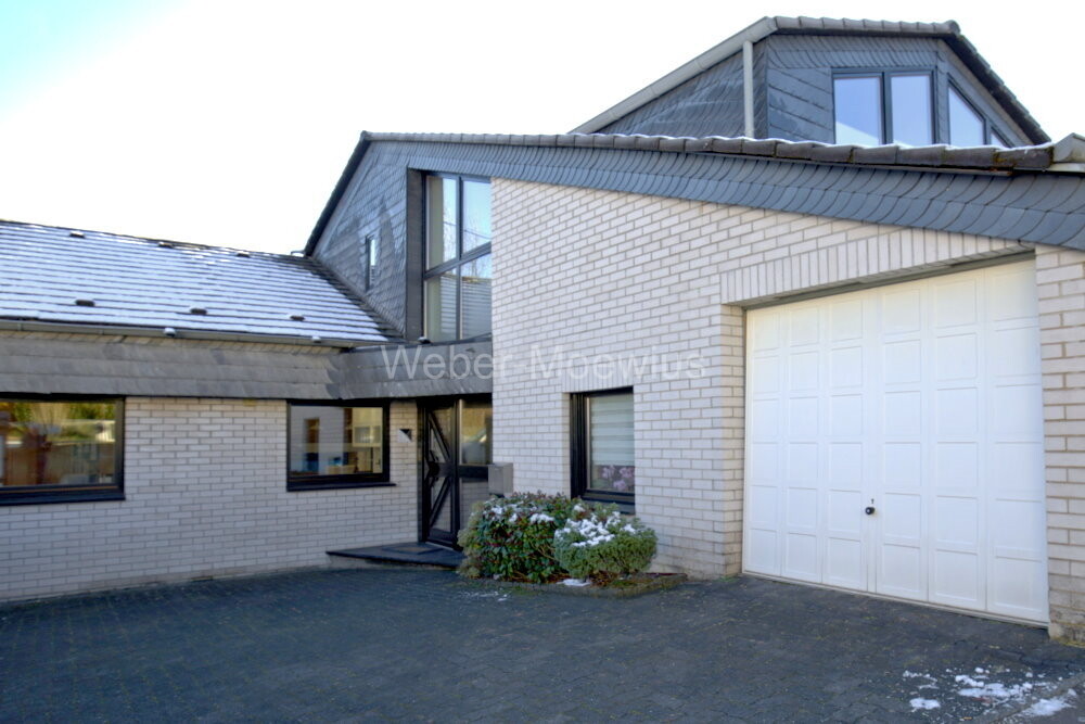 3453 Vorderansicht mit Garage 1