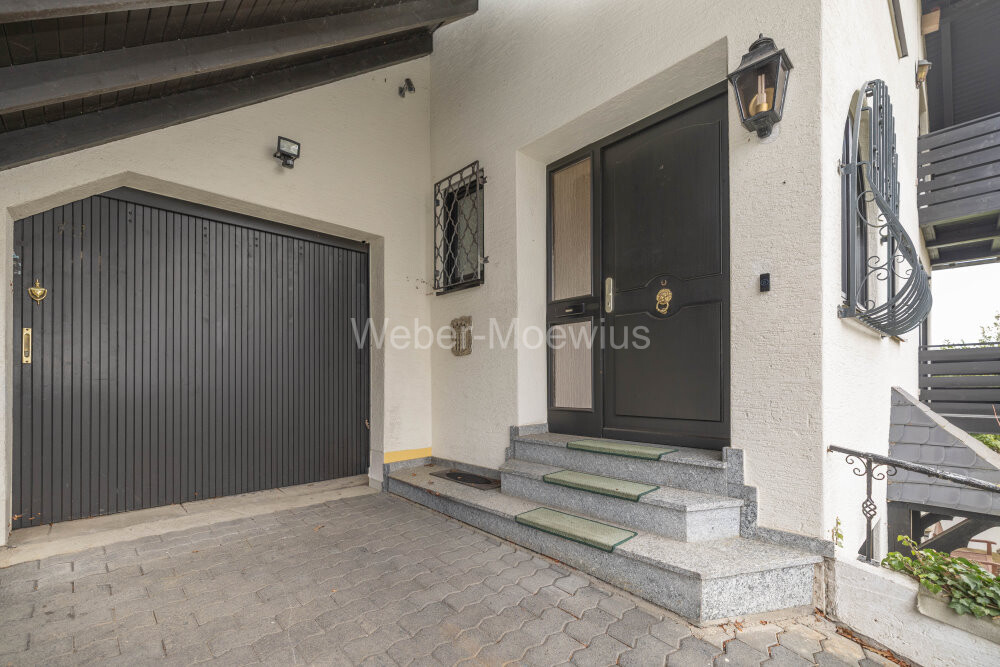 3472 Eingangsbereich mit Garage