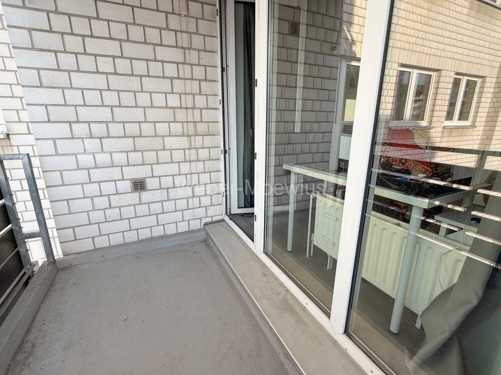 3469 überdachter Balkon b