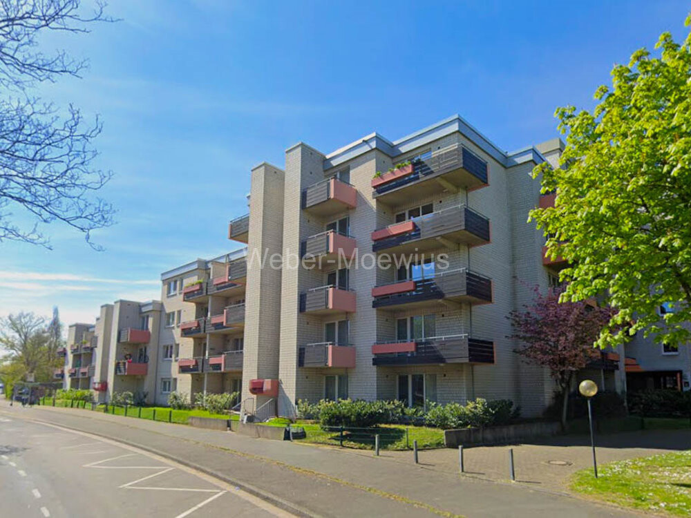 3469 Gebäudeansicht Frühling b