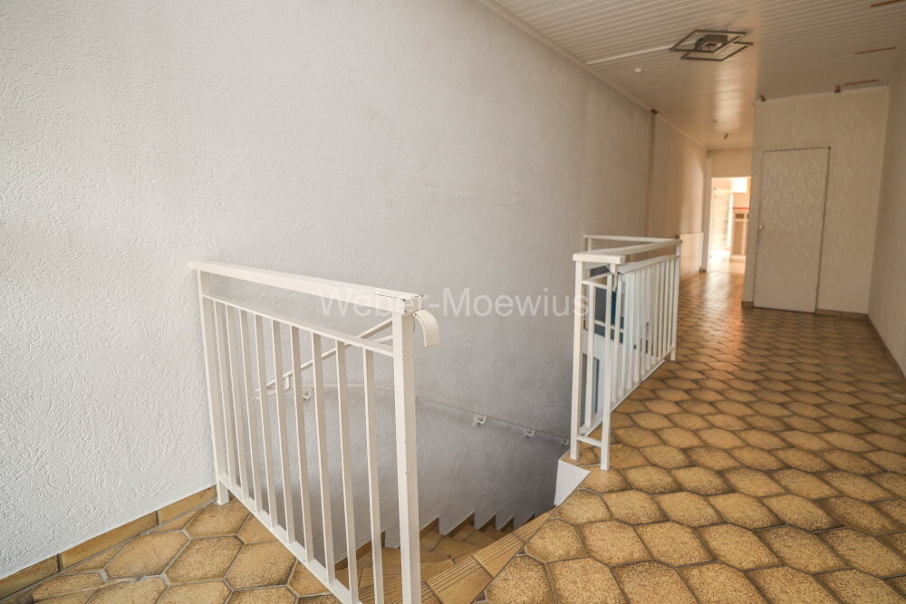 3475 Treppe ins Untergeschoss