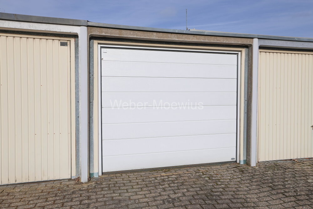 3475 Garage mit elektr. Sektionaltor