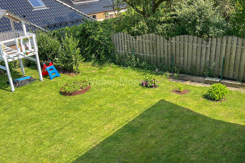 3476 Garten im Sommer b