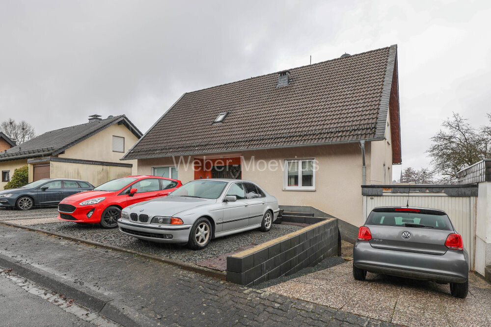 3476 Straßenansicht mit Garage