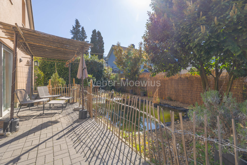 3497 Terrasse mit Zierteich