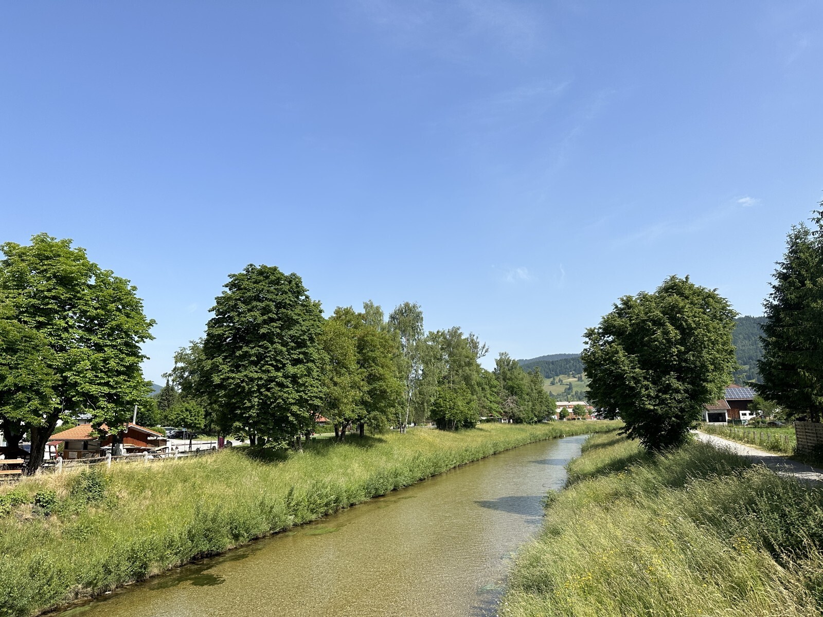 Die Ammer und Wanderwege vor der Türe!