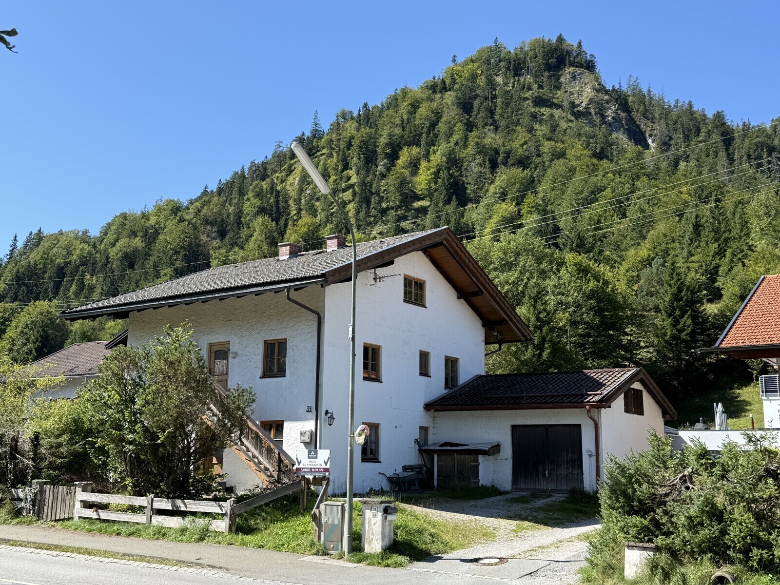 Zufahrt und Garage