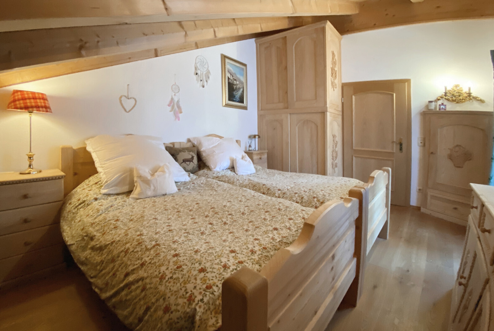 Schlafzimmer mit Balkonzugang 