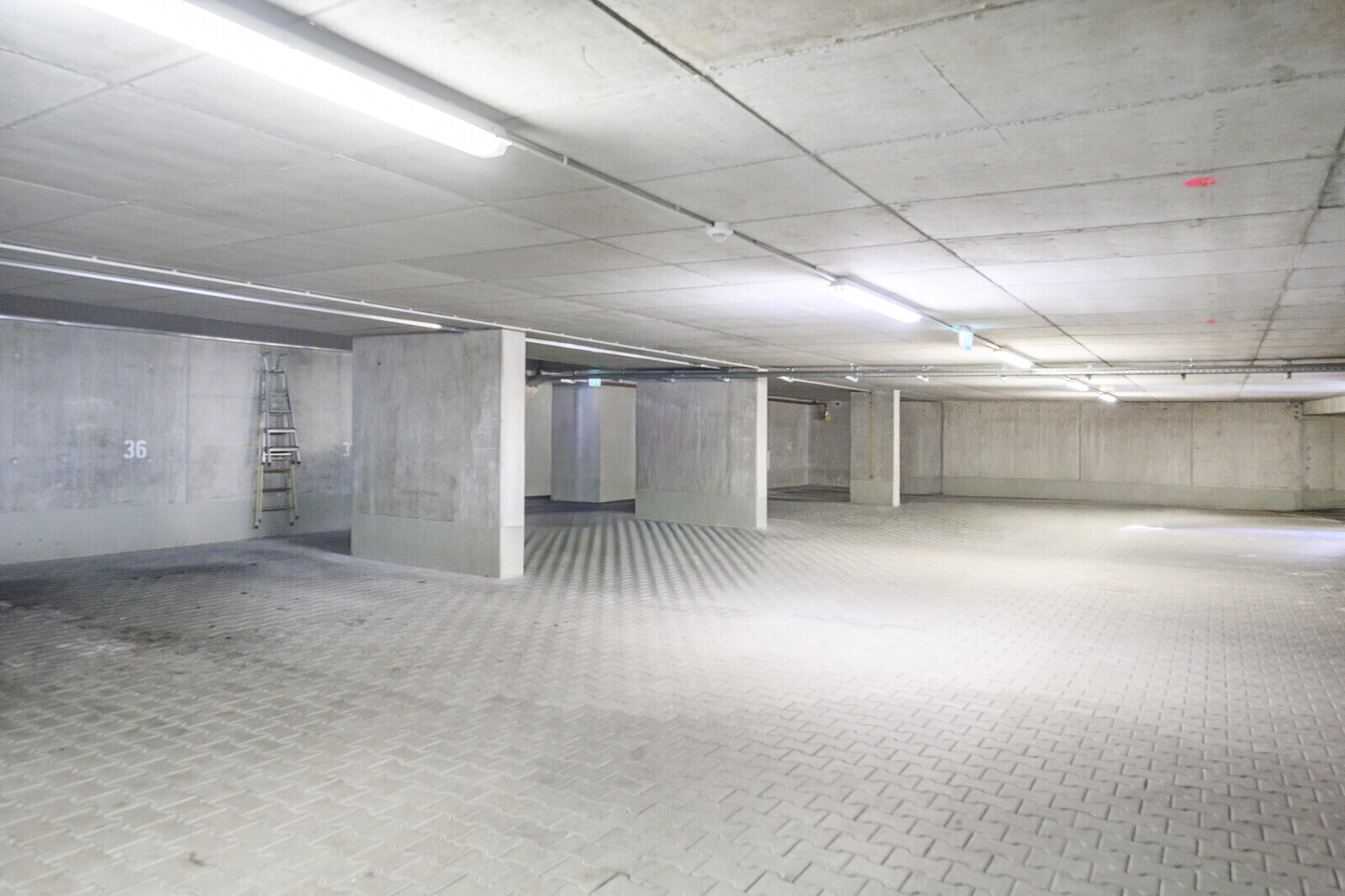 Geräumige Tiefgarage