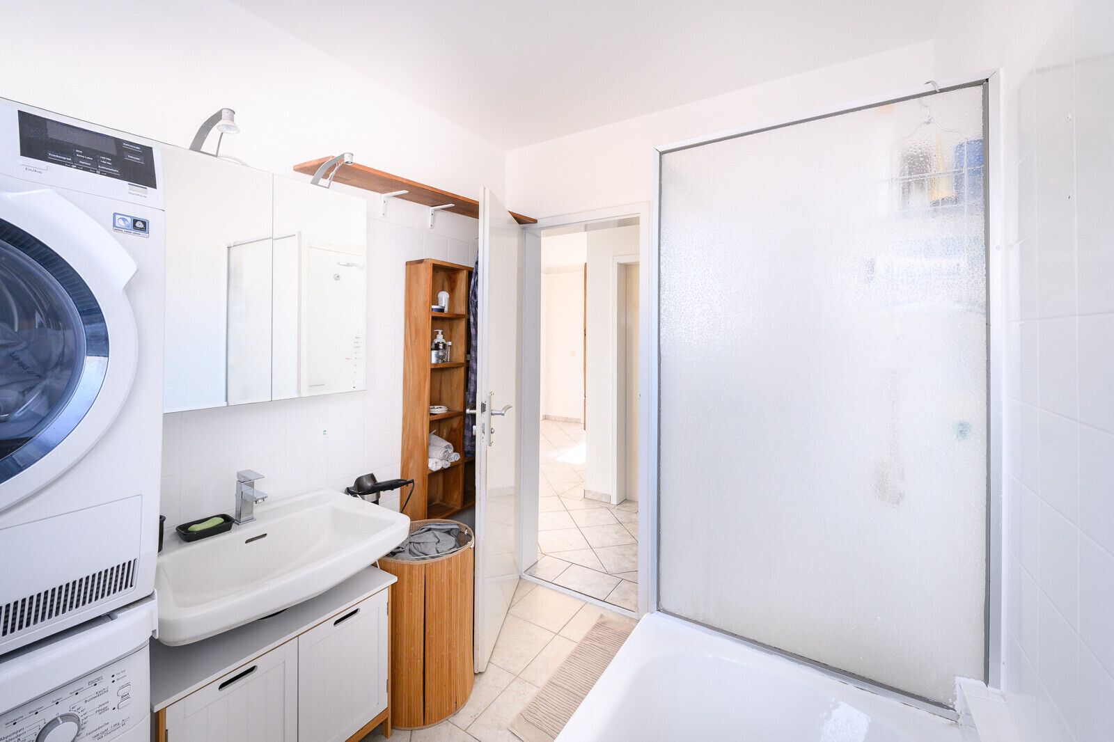 Tageslichtbad mit Wanne I Dusche