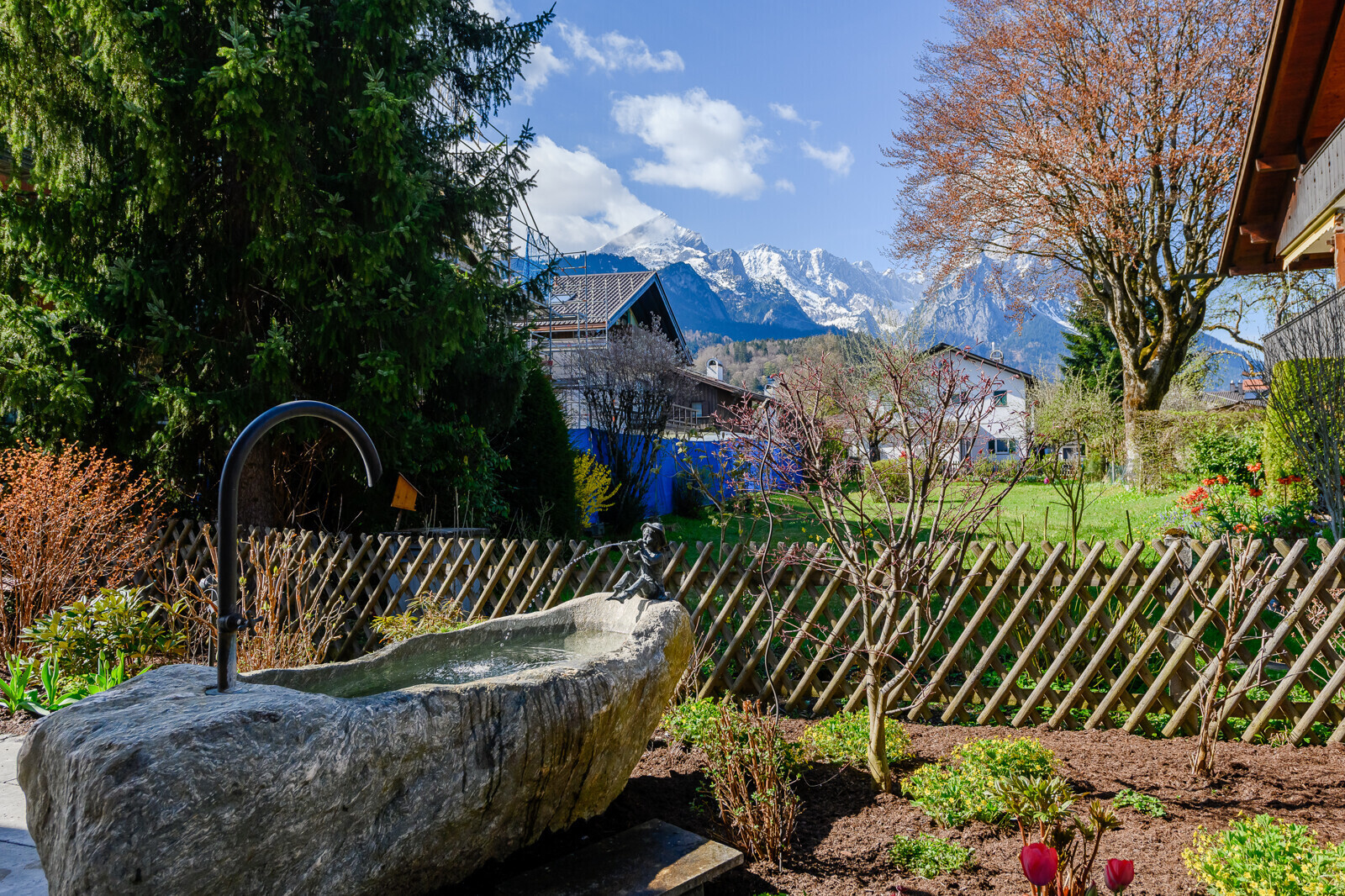 Bergimpression I Brunnen Südtiroler Gneis