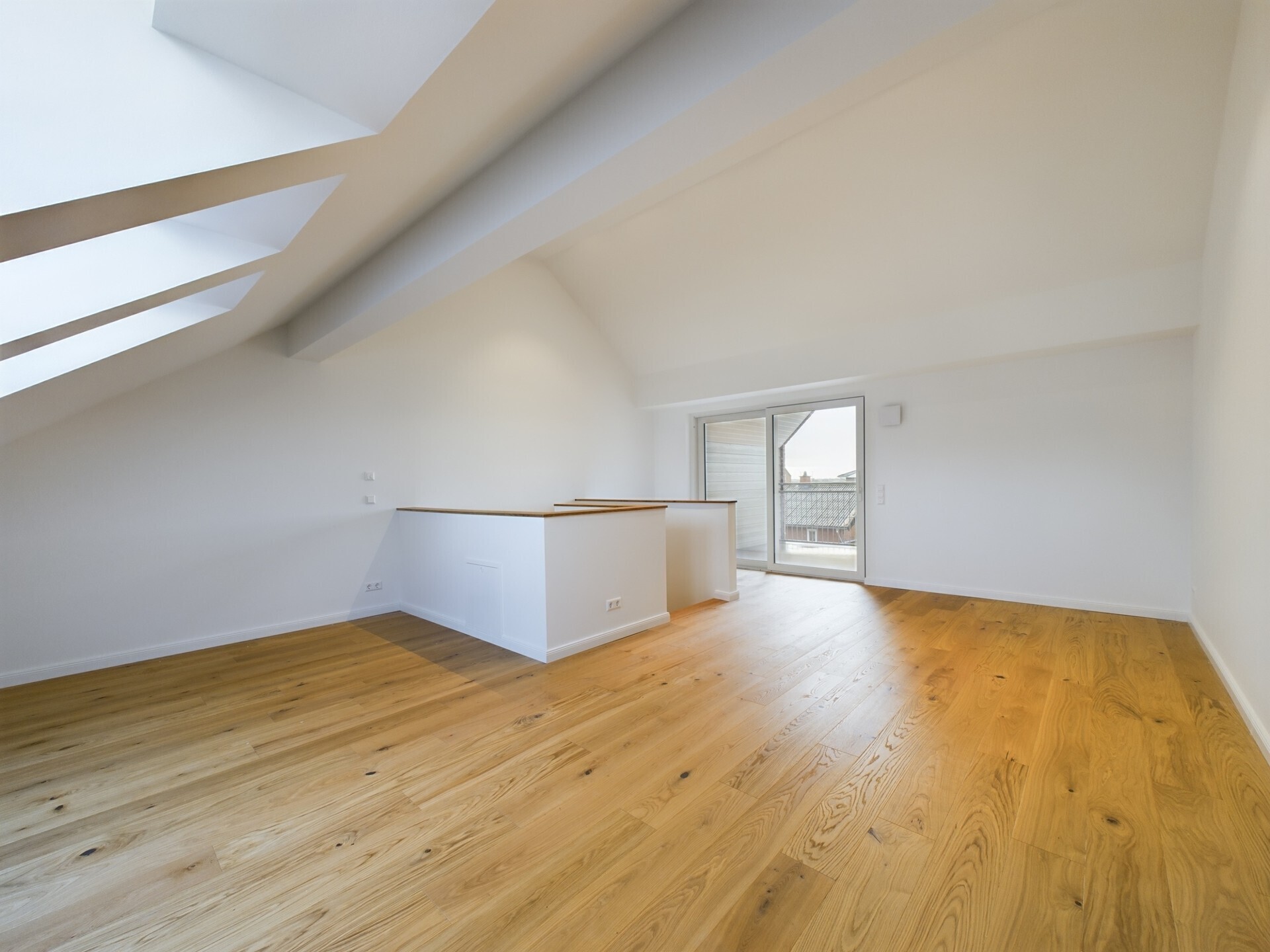 Wohnzimmer mit Balkonausgang