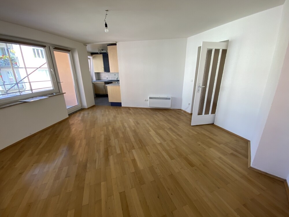 Wohnzimmer mit Balkon