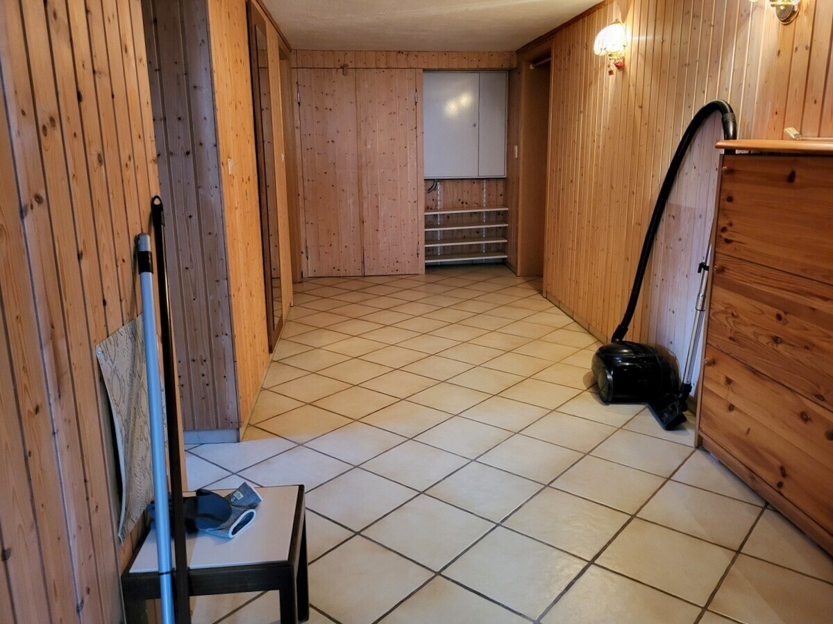 9. Flure Erd- und Kellergeschoß (2)