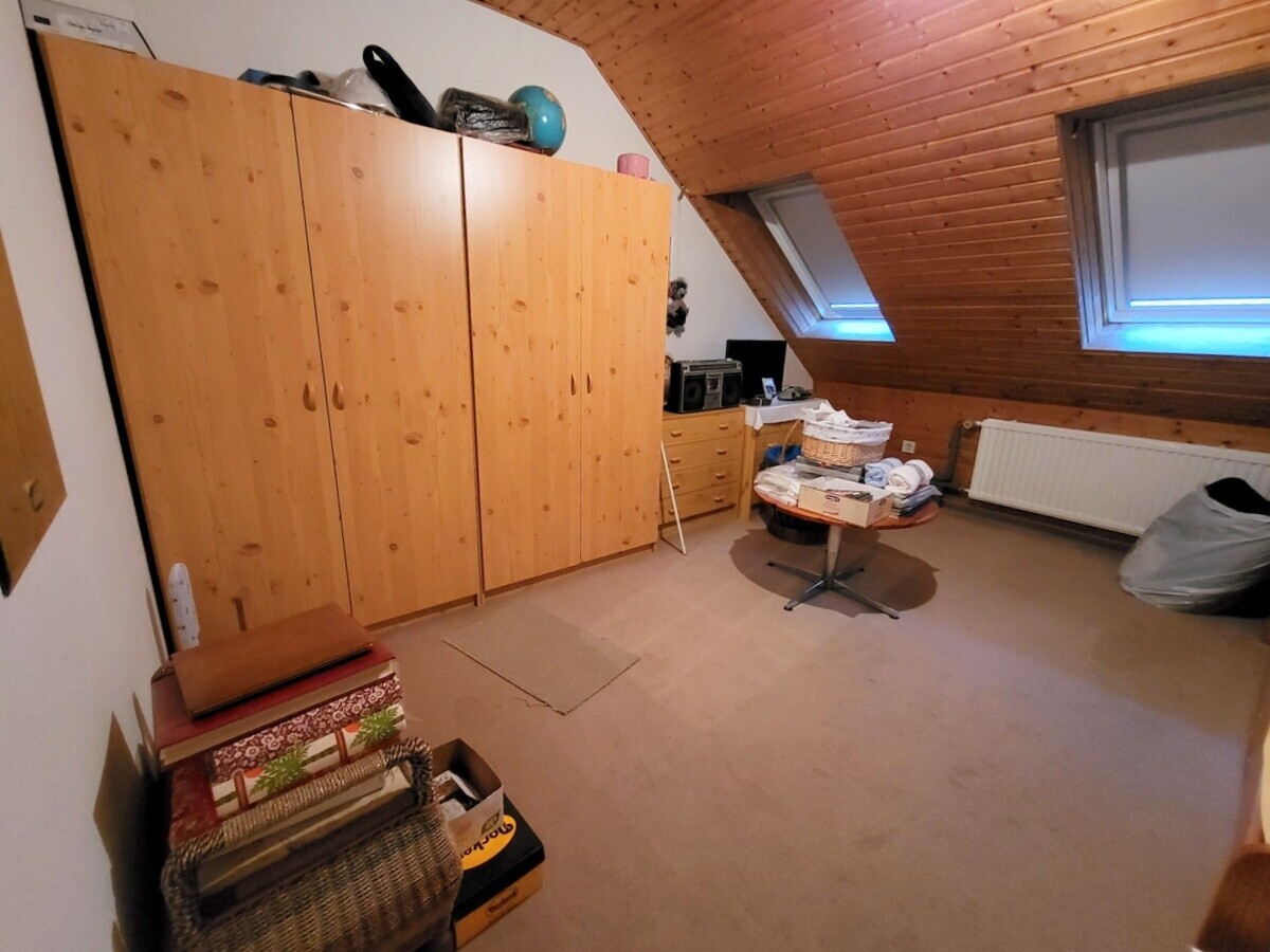8. Zimmer im Obergeschoß (2)