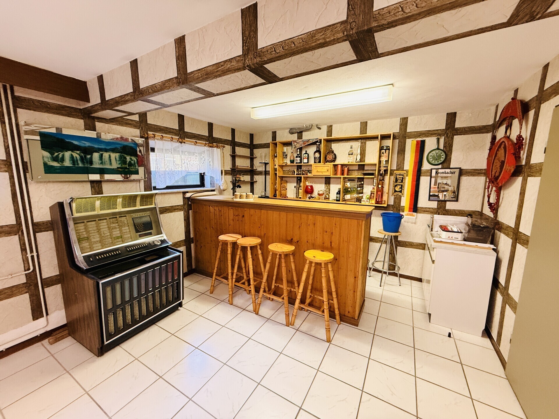 34 Bar-Partyraum KG