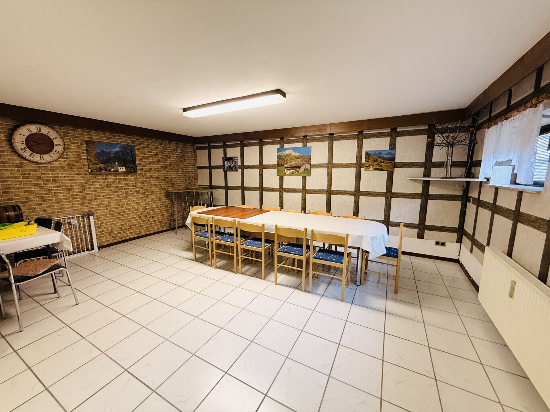 35 Bar-Partyraum KG