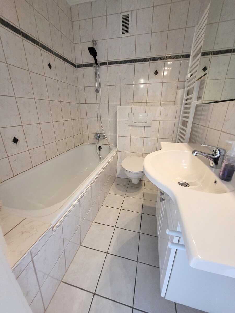 8. Badezimmer (2)
