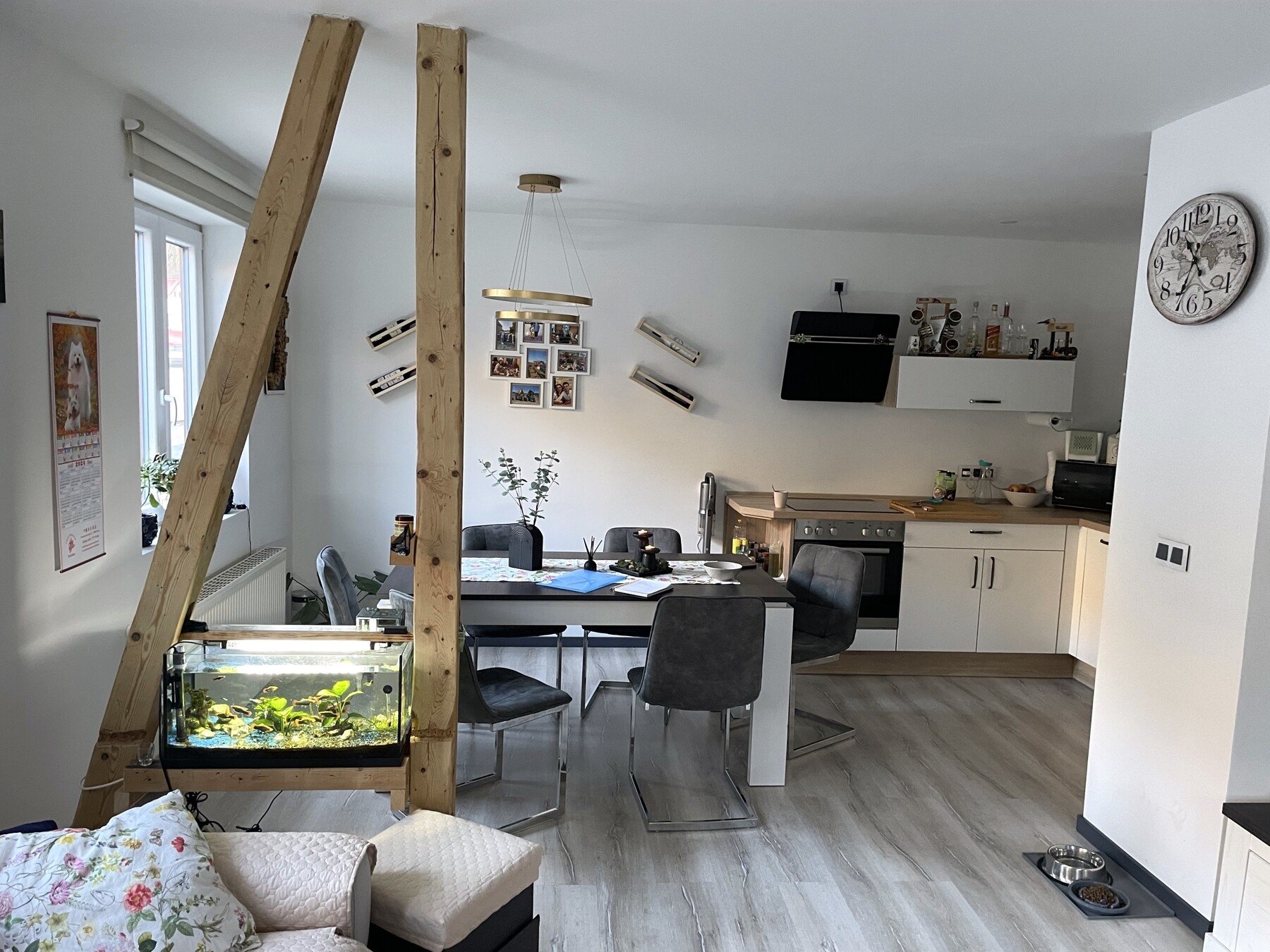 Wohnzimmer mit Küche v