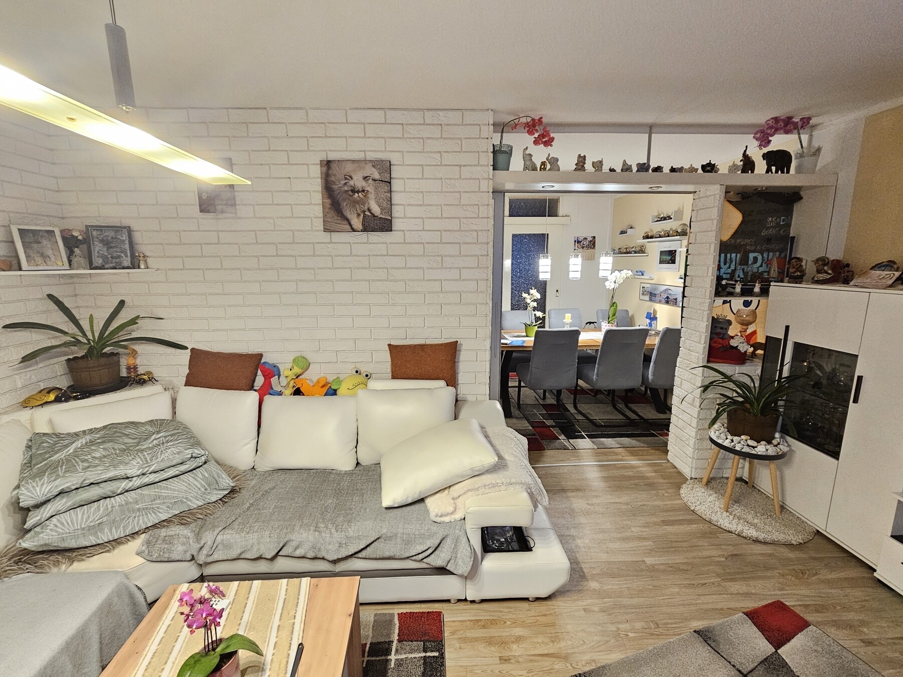 Raum 6 Wohnzimmer a