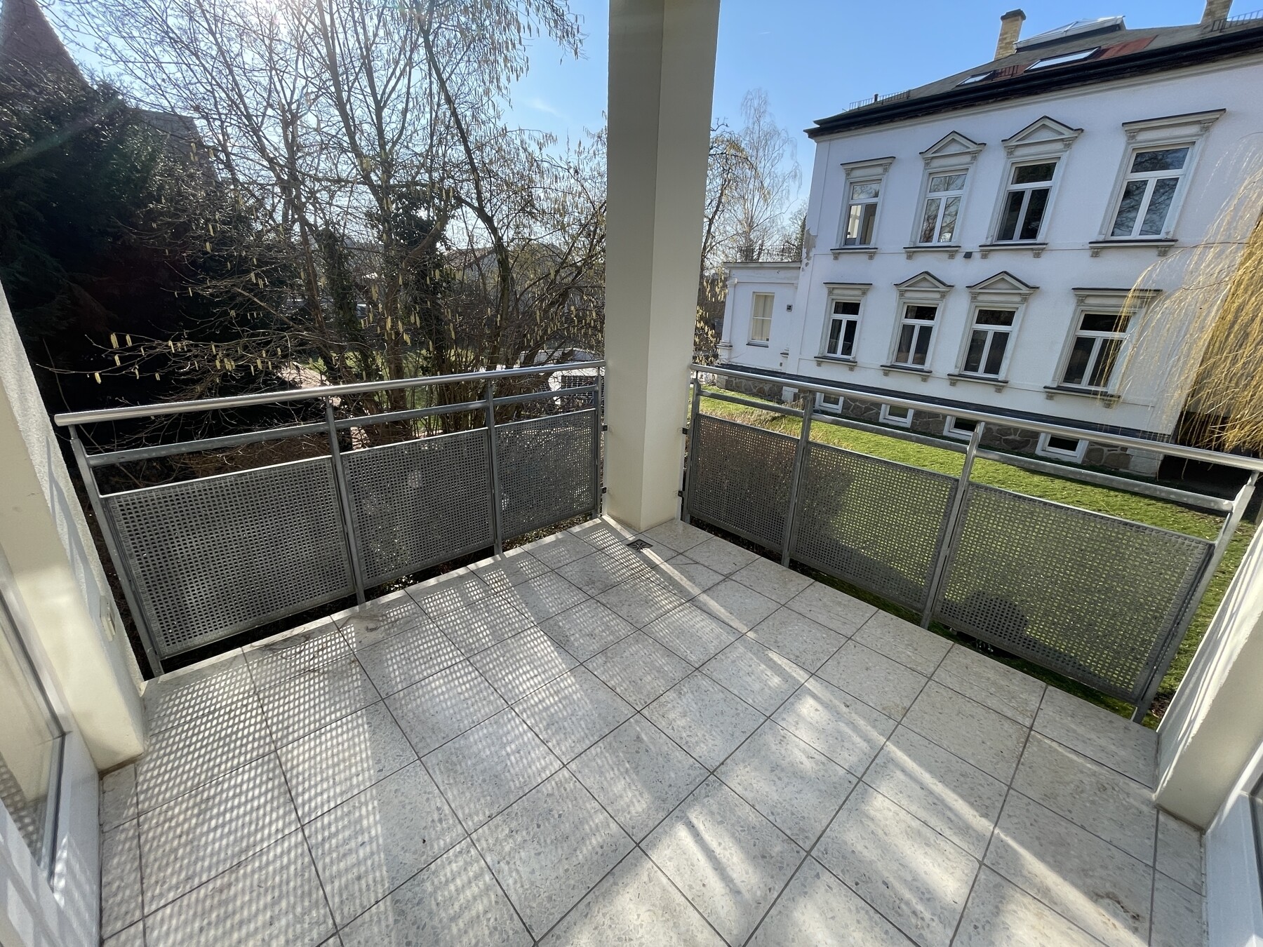 Loggia mit grünem Blick