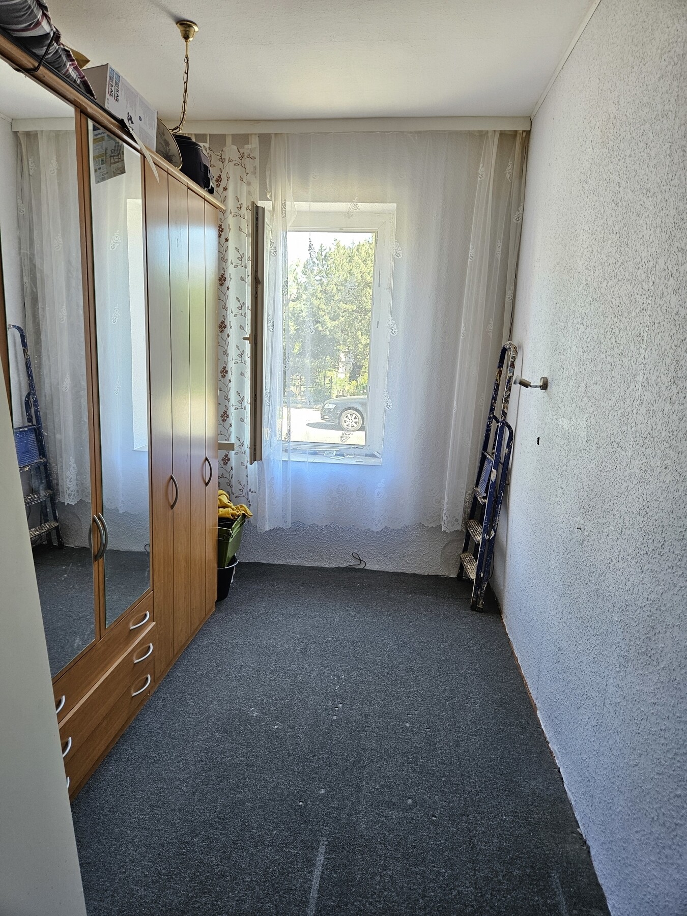 Arbeits-/Schlafzimmer