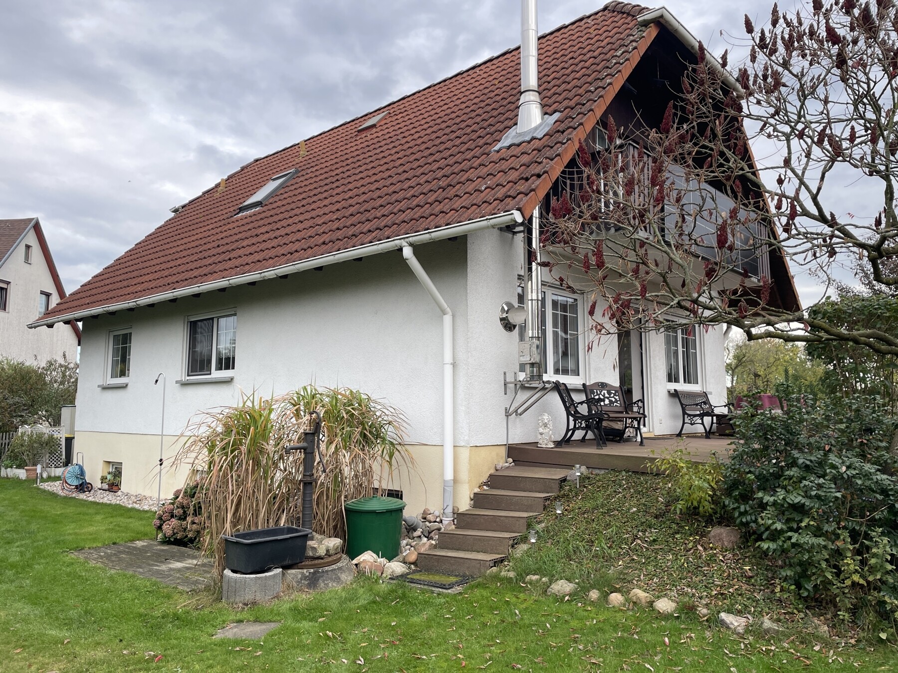 Hinteransicht und Terrasse