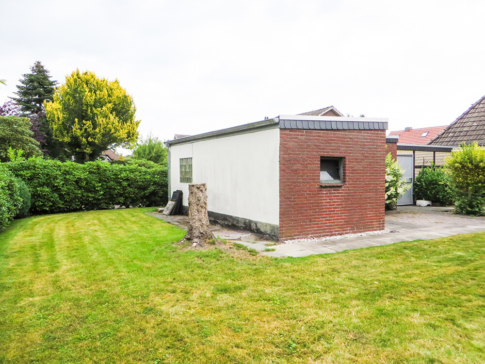 Garten mit Werkstatt