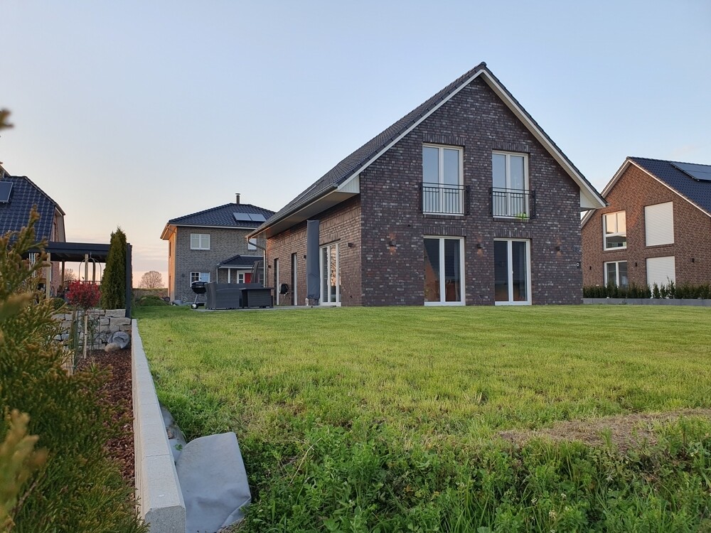 Garten und Hausansicht