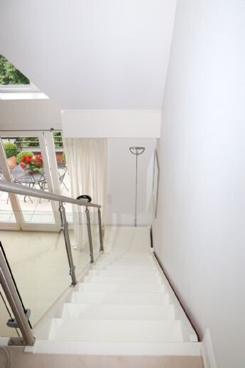 Treppe zum Wohnbereich