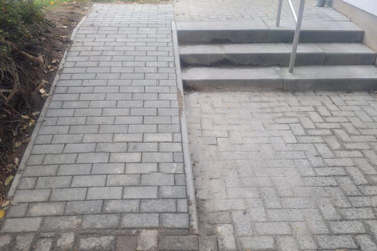 Rampe zum Hauseingang