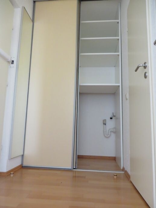 Einbauschrank mit Waschmaschinenanschluss