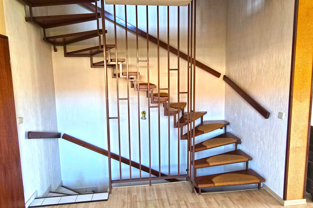 Treppe zum Obergeschoss