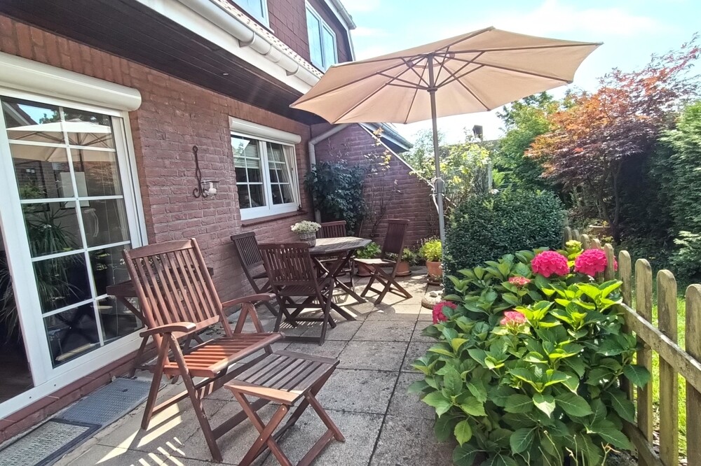 Terrasse der Einliegerwohnung im Sommer